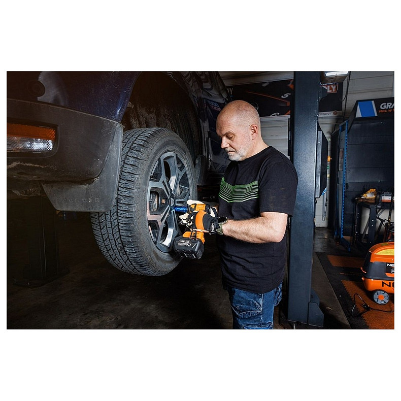 Шуруповерт Neo Tools 04-613, АКБ