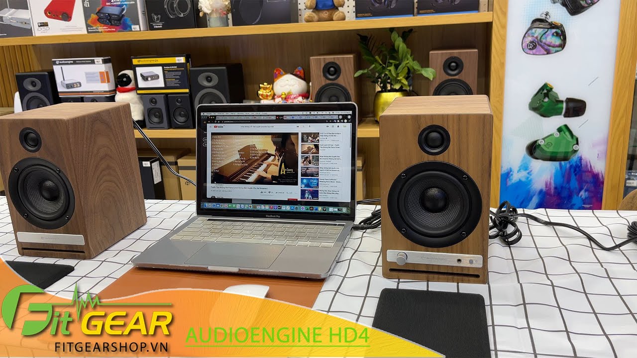 Портативна колонка AudioEngine HD4 Walnut